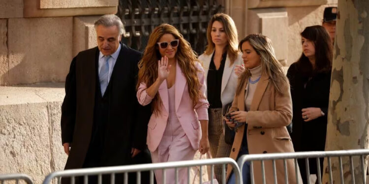Shakira pacta multa millonaria con fisco español para evitar la prisión