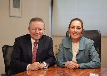 Zaldívar renuncia y aparece en foto con Sheinbaum