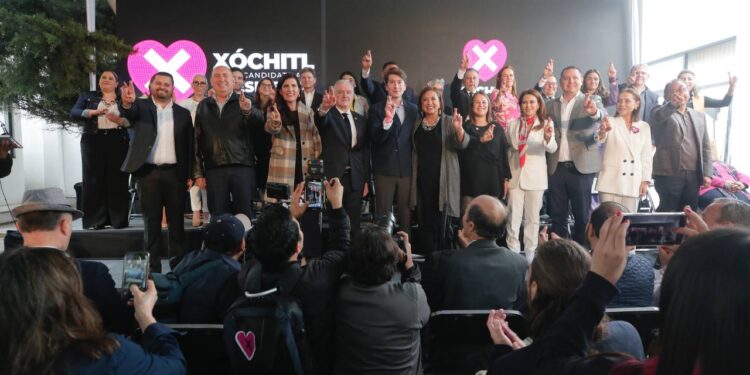 Xóchitl Gálvez presenta equipo de precampaña rumbo al 2024