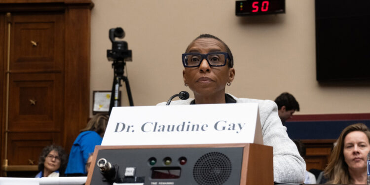 Renuncia la presidenta de Harvard por acusaciones de plagio y “antisemitismo”