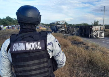 Accidente carretero en Sinaloa deja al menos 20 muertos y 20 heridos