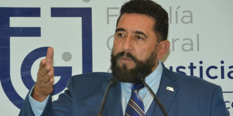SEP da título exprés en Derecho a fiscal interino de CDMX