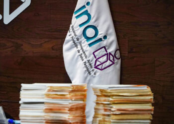 Desafío a la autonomía: AMLO busca eliminar órganos clave en la democracia y economía