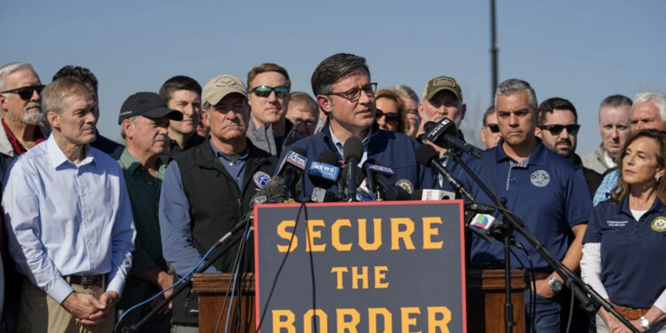 Republicanos visitan frontera en Texas: exigen políticas de inmigración más estrictas
