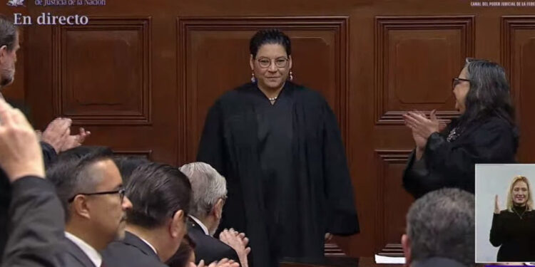 Lenia Batres asume cargo en la SCJN; se lanza contra la Corte