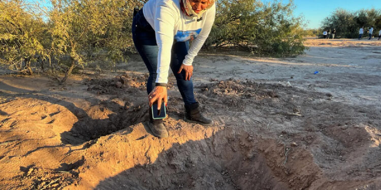 Madres buscadoras encuentran 30 fosas clandestinas en Sonora