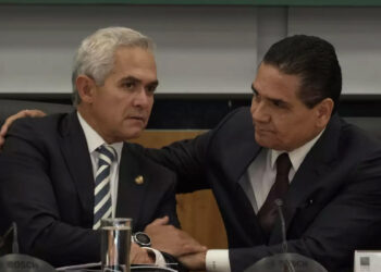 Silvano Aureoles acusa declive del PRD; Mancera lo niega