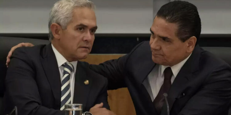 Silvano Aureoles acusa declive del PRD; Mancera lo niega