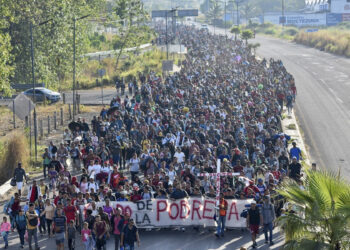 Gobierno promete a migrantes permisos temporales para vivir en México