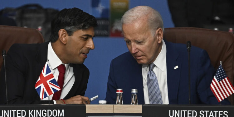 EE.UU. y Reino Unidos lanzaron bombardeos contra los hutíes en Yemen