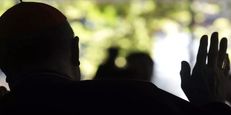 Iglesia católica indaga presunto abuso sexual de sacerdote a menor