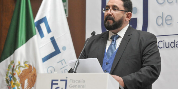 Nombran a Ulises Lara fiscal interino de CDMX tras salida de Godoy
