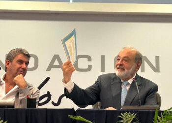 Telmex ya no es negocio: Slim