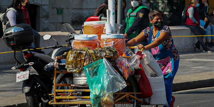 Incrementa trabajo informal en último año del sexenio de AMLO