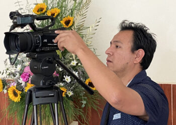 “¿Y el foquito rojo, Tlaca?”