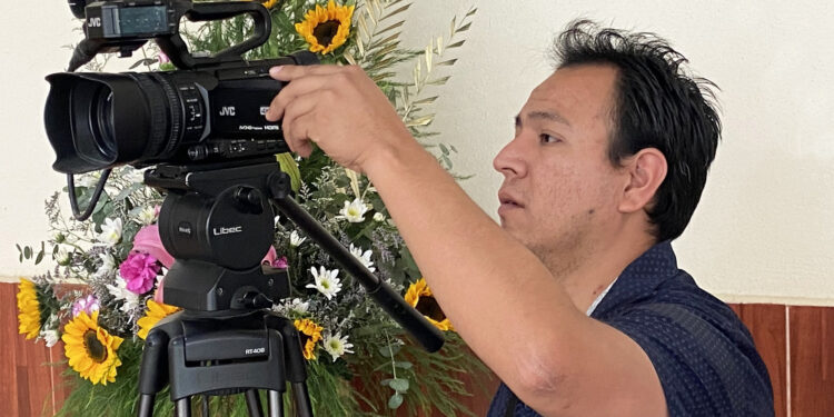 “¿Y el foquito rojo, Tlaca?”