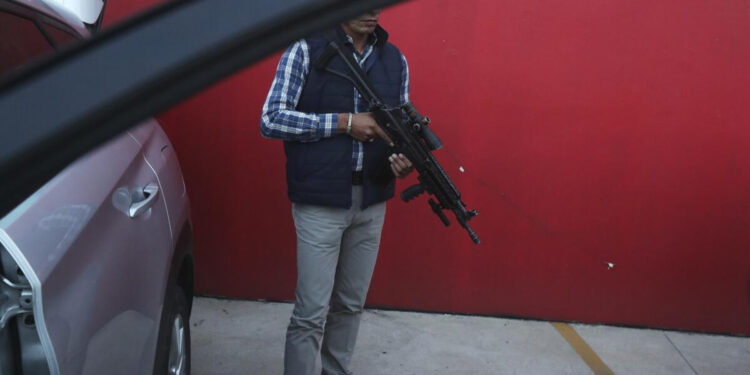 AMLO niega violencia contra candidatos; INE tiene otros datos