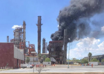 Álvarez Máynez pide consulta popular para clausurar refinería de Cadereyta en NL