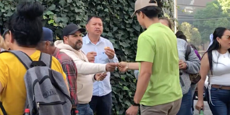 Regidor de Nayarit pagó a “acarreados” para evento de arranque de campaña de Sheinbaum en CDMX