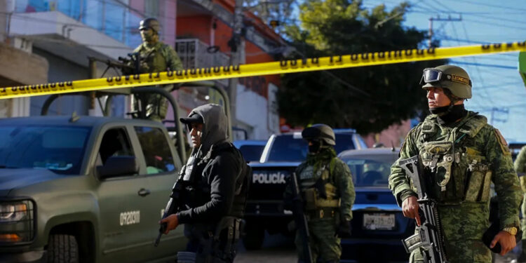 Advierten peligro por empoderamiento de Fuerzas Armadas